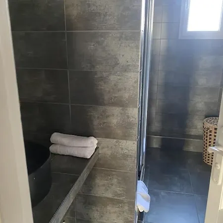 Апартаменты Exceptional Location Charme Parisien Париж